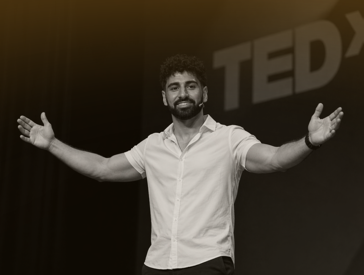 תמונת דובר על במה